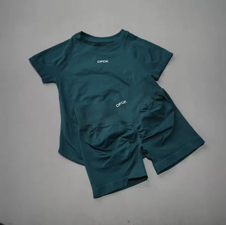 Ensemble T-shirt et short de sport DFOK taille S neuf
