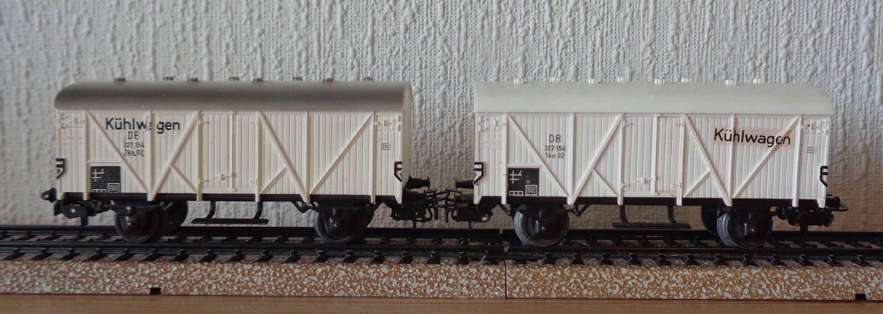 Märklin Modelleisenbahnen: Märklin, 2 Kühlwagen DB, H0 – Gebraucht aus Arbon von lyres