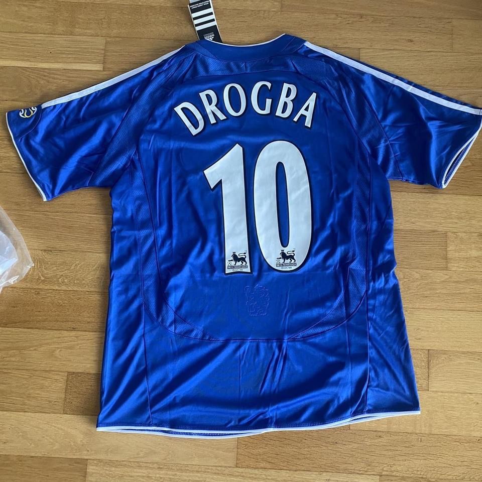 Adidas Maillots de corps & Pantalons: Chelsea Trikot Drogba 10 Retro – Neuf avec emballage d'origine à Zimmerwald par Ngiyabonga