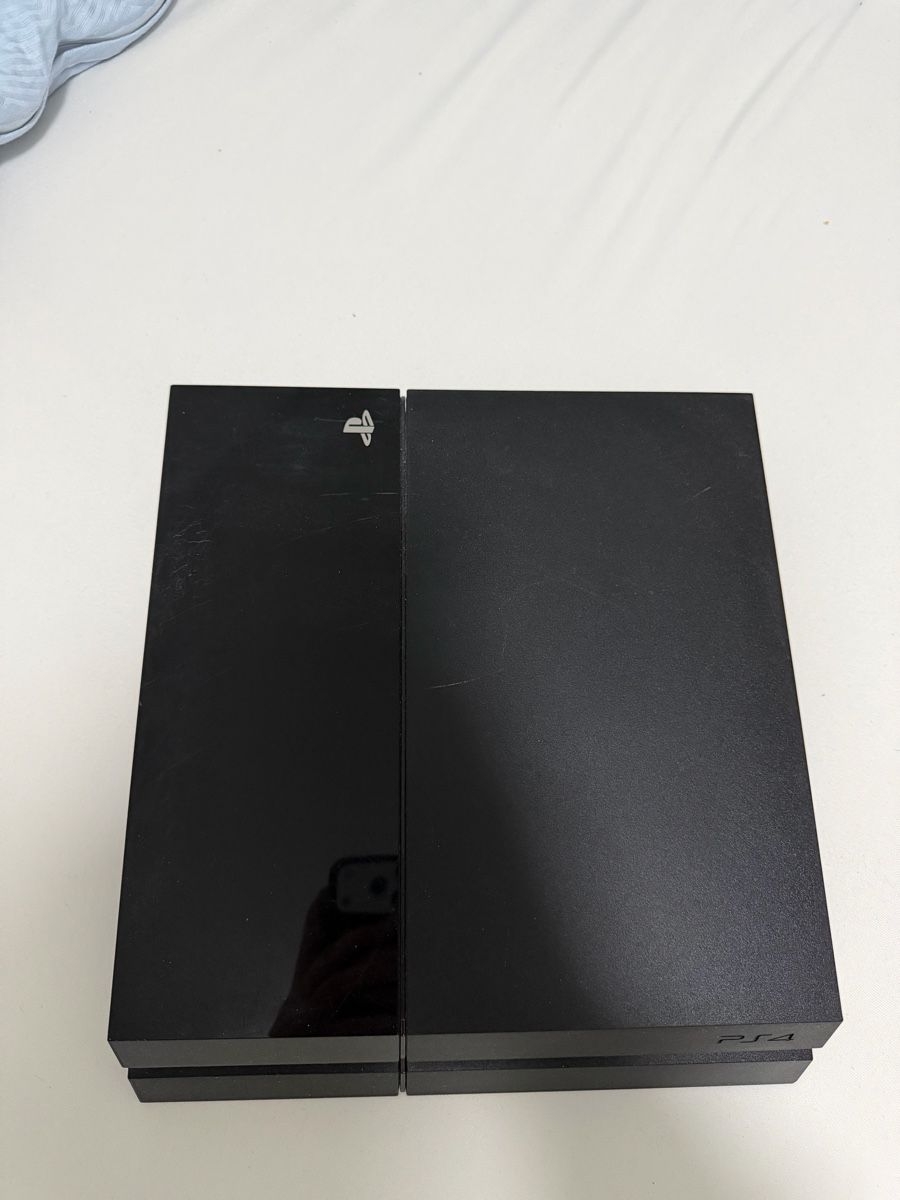 Sony Console: Ps4 mit kabel ohne controller – Usato da Malters venduto da aba_798z 1