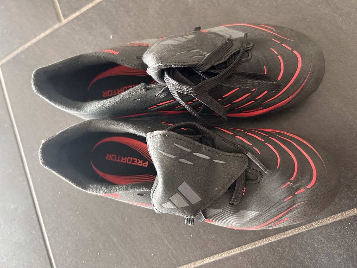 Adidas Scarpe per ragazzi: Predator Fussballschuhe 34 – Usato da Amden venduto da roatan01