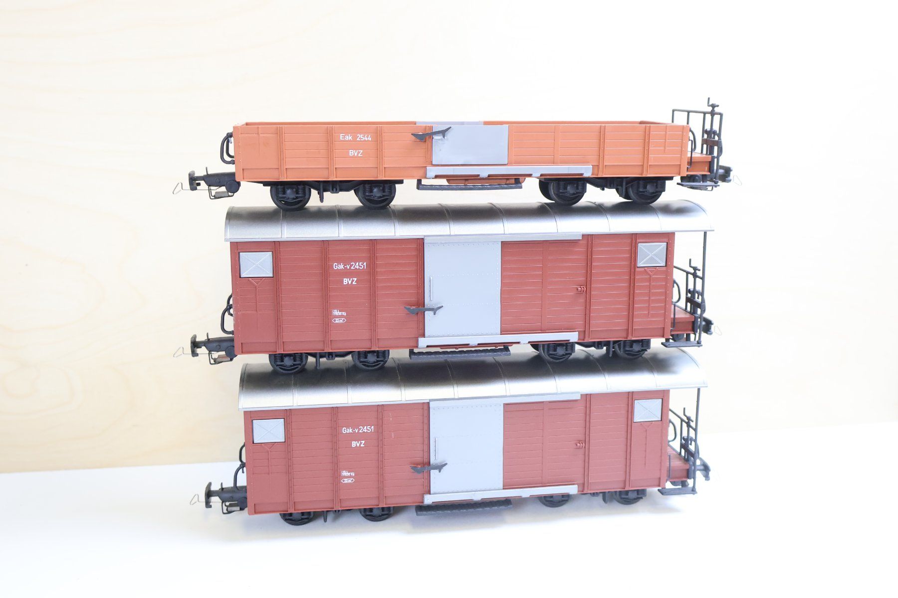 Fama Modelleisenbahnen: FAMA Alpenbahn 3 x BVZ Güterwagen - 0m – Gebraucht aus Winterthur von Monstera 2