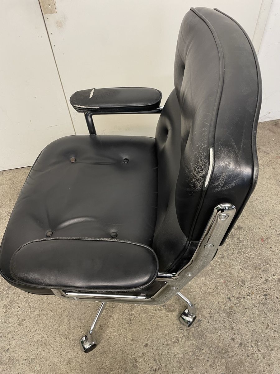 Eames Fauteuils: Vitra Eames Lobby Chair ES 104  – D'occasion à Basel par M.Secondhand 2