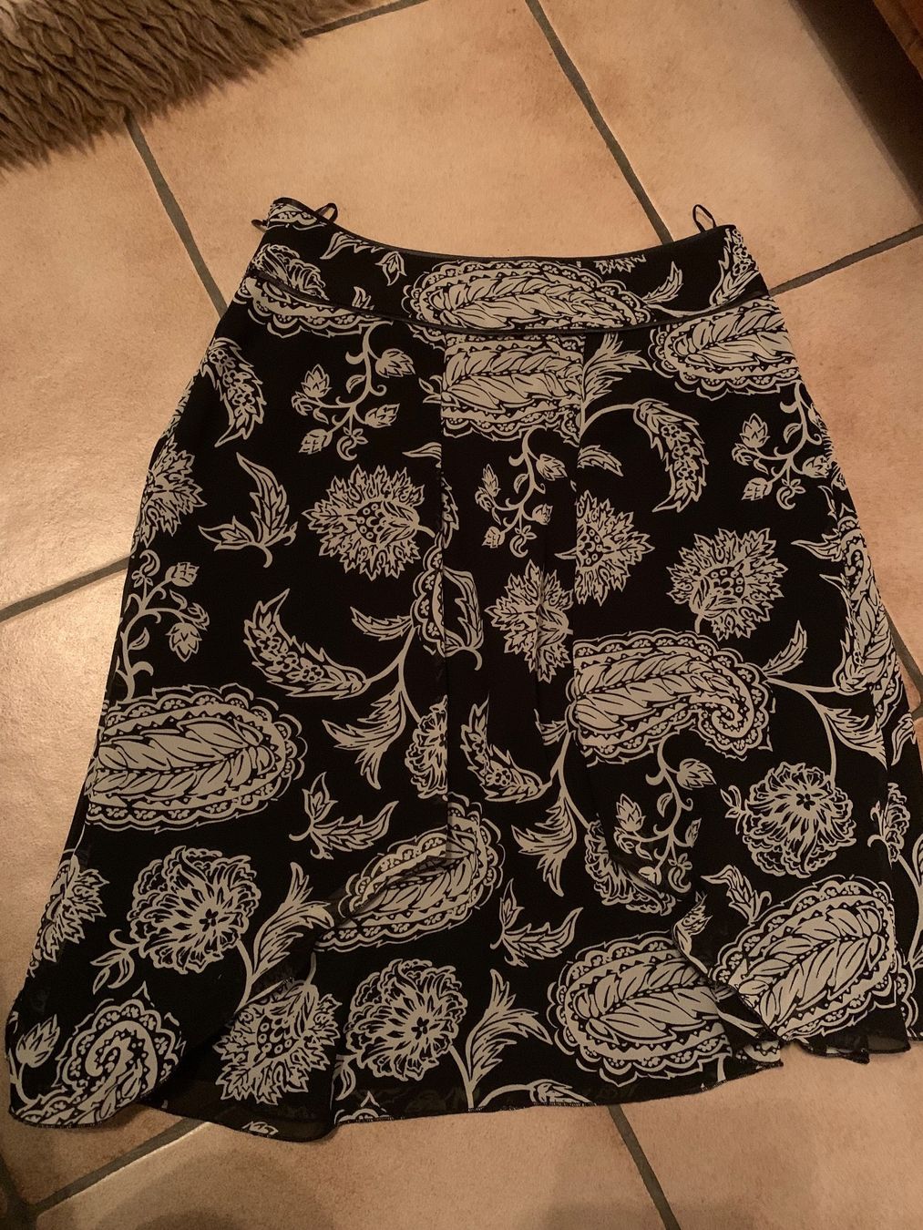 Mango Röcke: Jolie jupe Mango taille xs ou 34 – Gebraucht aus MEYRIN von Gwendo10