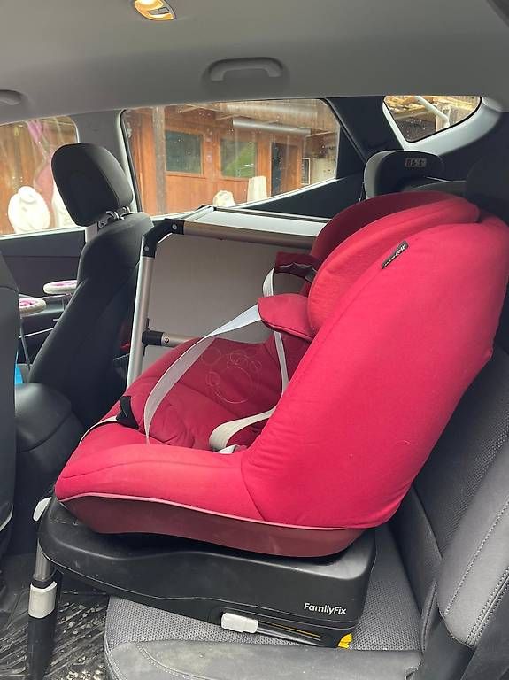 Maxi-Cosi Seggiolini per auto: Maxi Cosi Pearl mit Isofix Station – Usato da Thun venduto da gehoerntes_veilchen 1