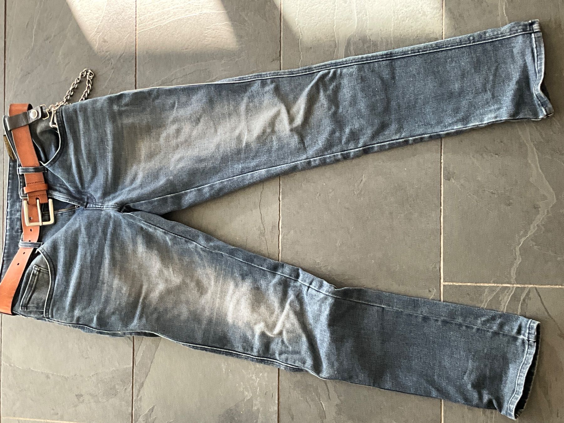 Lotti di vestiti: Harley Davidson Lederjacke / Rokker Motorradhose – Usato da Malans venduto da mkocsi 2