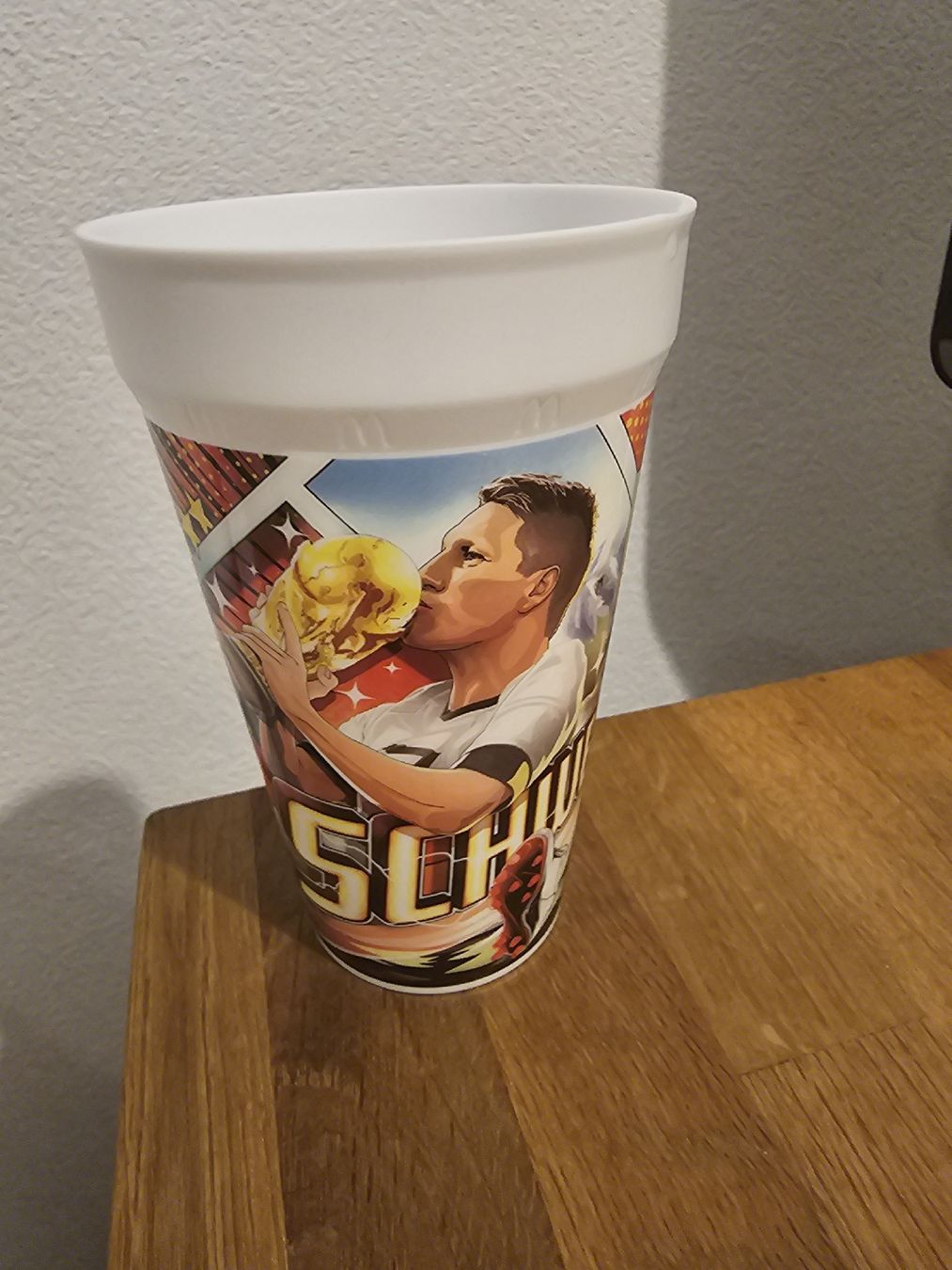 Contenitori & Simili: EXKLUSIV - Schweinsteiger WM Becher McDonalds – Nuovo e nell'imballaggio originale da Au SG venduto da lar_bx9h