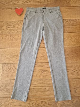 Hosen grau Grösse 32/34 neuwertig
