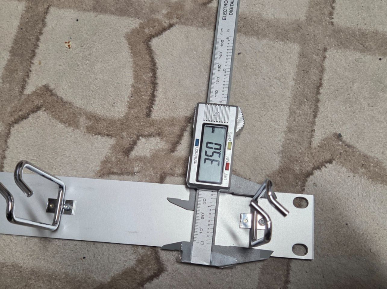 Racks & Cavalletti: Kabelführung 19" Rangierpanel Kabelführungspanel 68mm – Usato da Zürich venduto da Alibaba1234 3