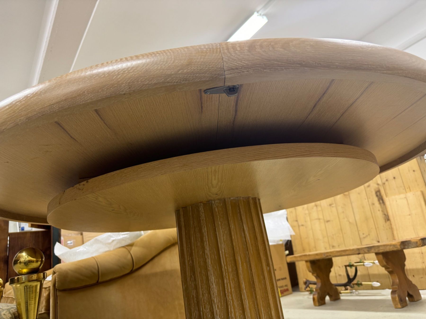 Tavoli: Beautiful Custom-Built Ribbed Column Dining Table – Usato da Gsteig b. Gstaad venduto da Auctionly 5