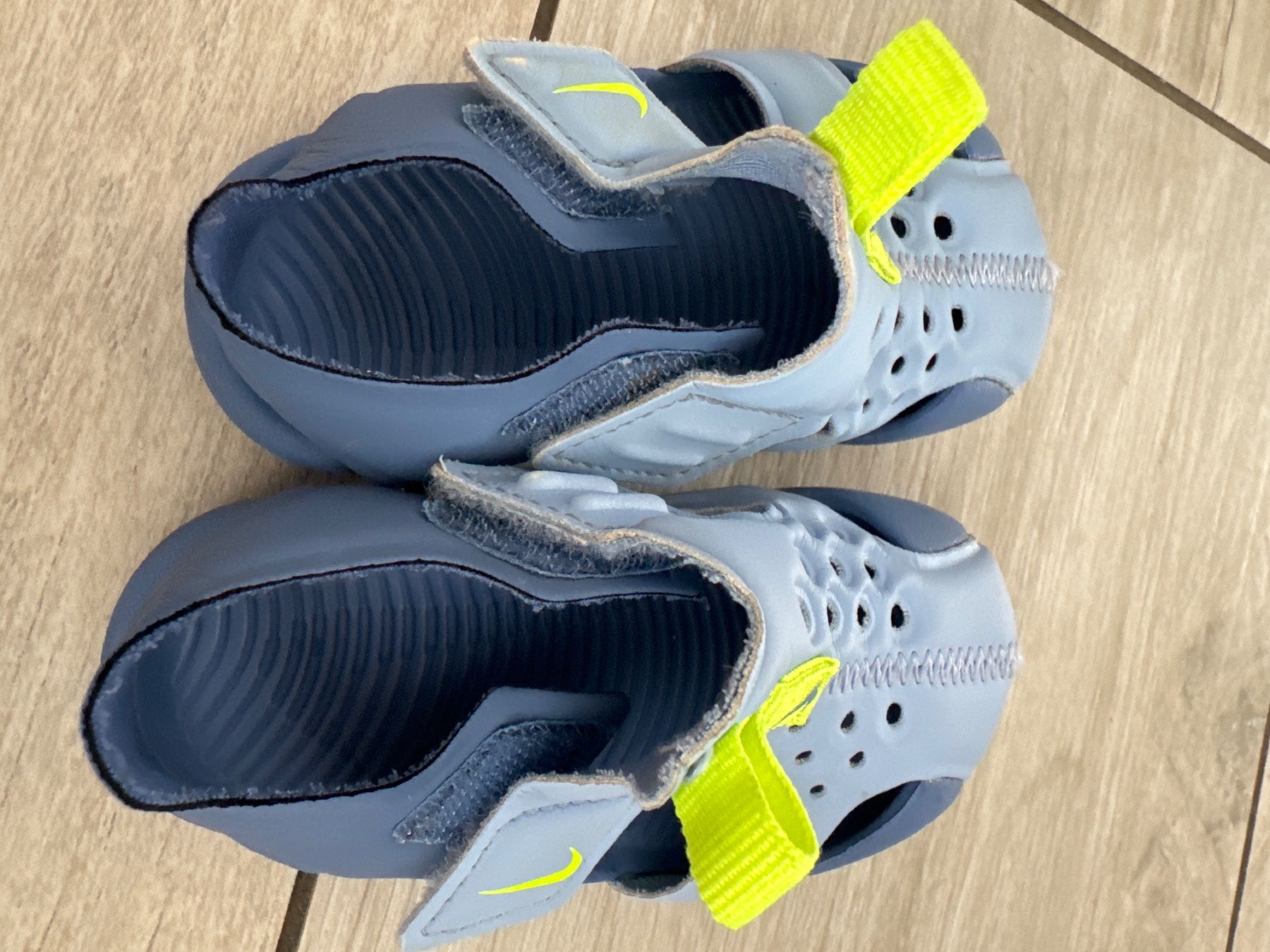 Nike Scarpe da uomo: Nike Badesandalen Gr 21 – Nuovo (secondo la descrizione) da Gelterkinden venduto da Familienferien 2