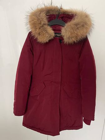 Weinrote Winterjacke