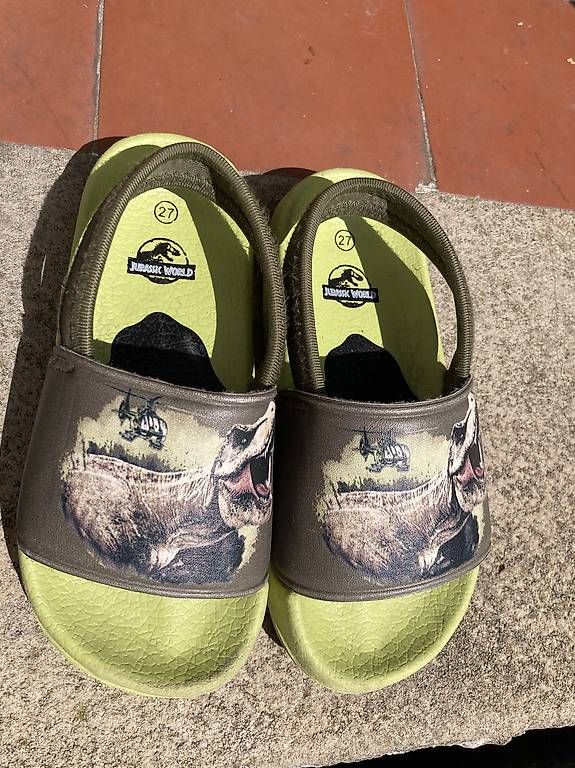 Schuhe für Jungen: Slipper Jurassic Park – Gebraucht aus Zürich von aqualina77 1