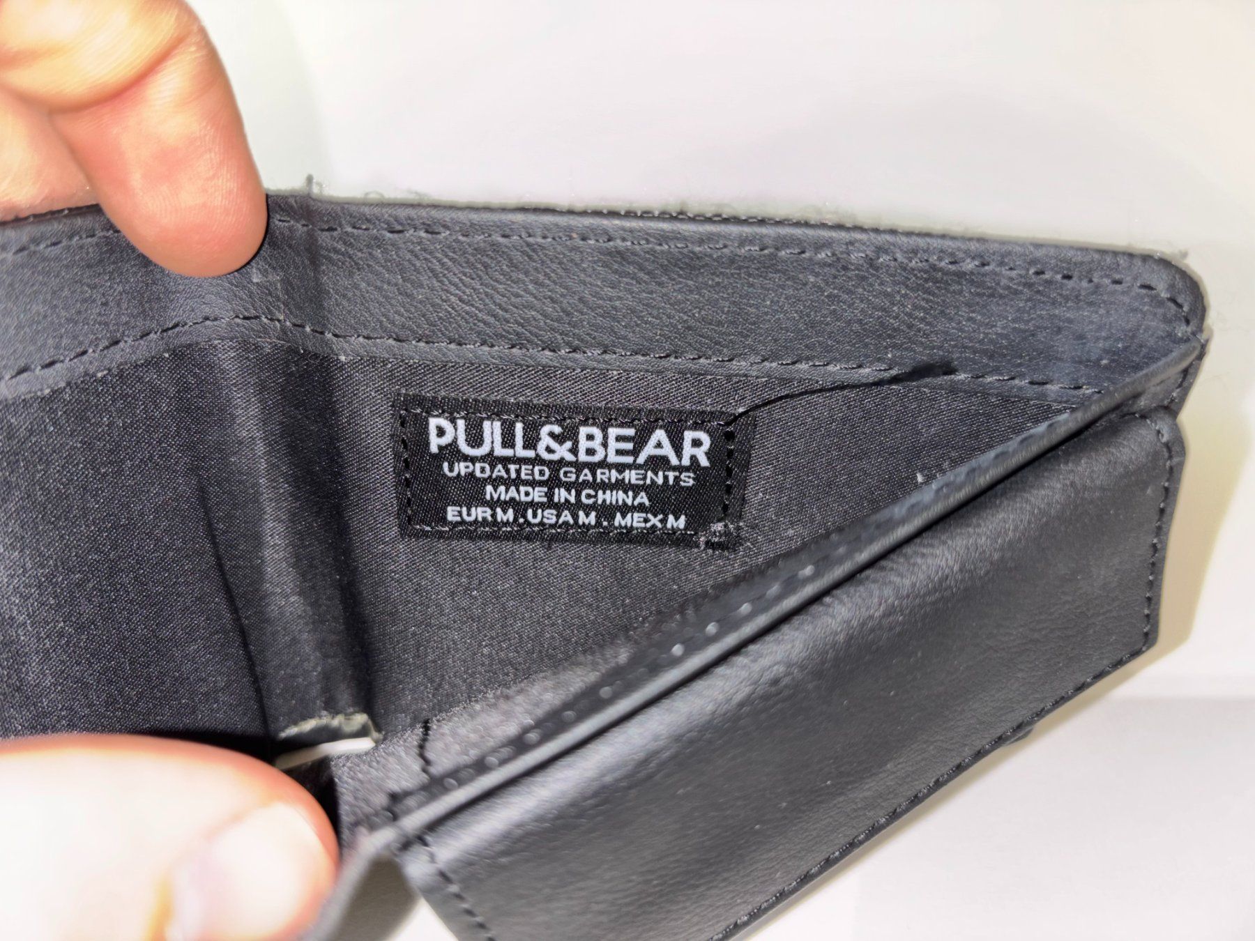 Portafogli: Portefeuille Pull&Bear noir, comme neuf, idéal cadeau! – Usato da Chêne-Bourg venduto da and_66gg 2