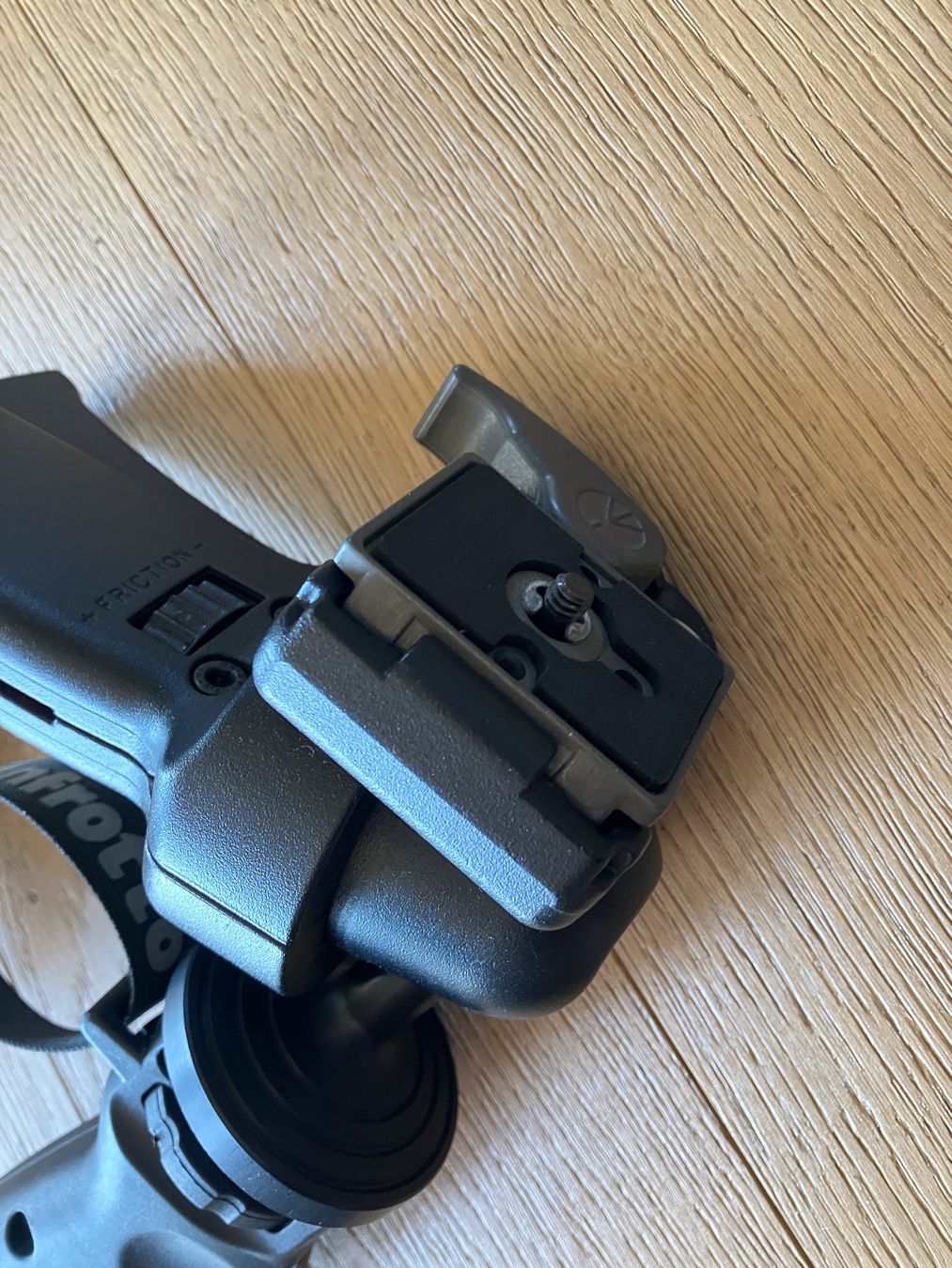 Manfrotto Treppiedi & Teste: Manfrotto Monostativ 685B inkl. 322RC2 – Usato da Wigoltingen venduto da Kantano 4