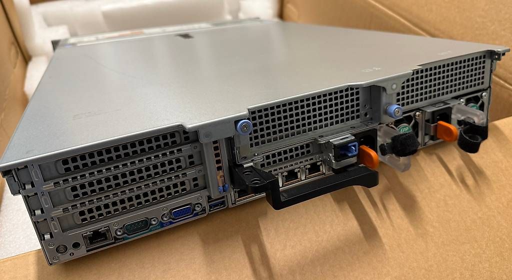 Dell Server: Dell PowerEdge R740 Server - Neuwertig und Originalverpackt – Nuovo (secondo la descrizione) da Mönchaltorf venduto da dim_5htg 1