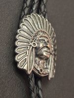 31) Bolo-Tie Westernkrawatte Häuptling Silber-Optik