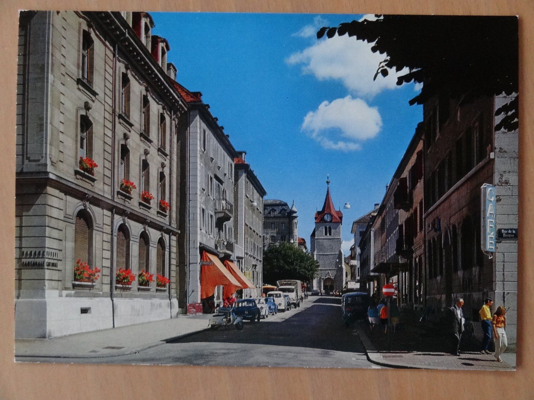 Cartoline postali: Le Locle - Rue du Temple - NE – Usato da St Léonard venduto da Riglin