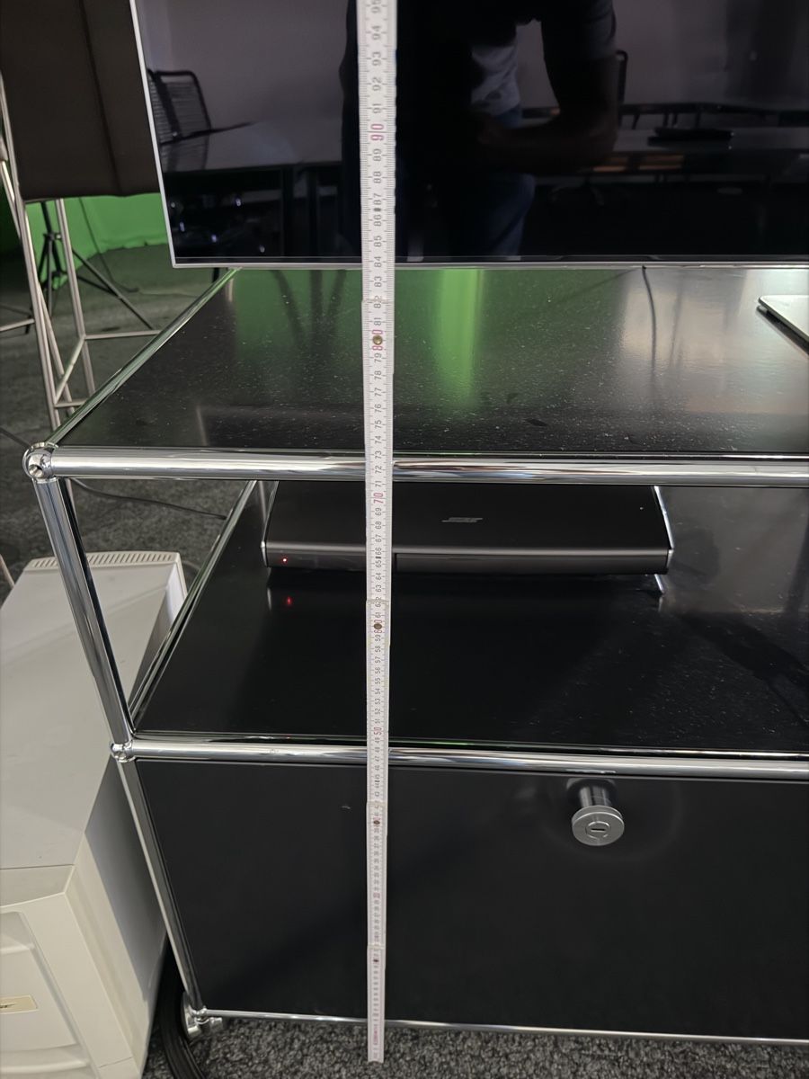 USM Mobili TV: USM Haller Sideboard schwarz auf Rollen – Usato da Nänikon venduto da macqua 2