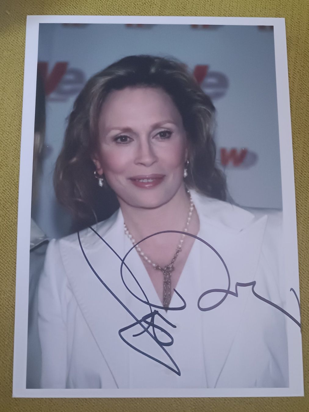 Autogramme: Faye Dunaway  - 13x18cm - handsigniert – Gebraucht aus Menziken von Artographs