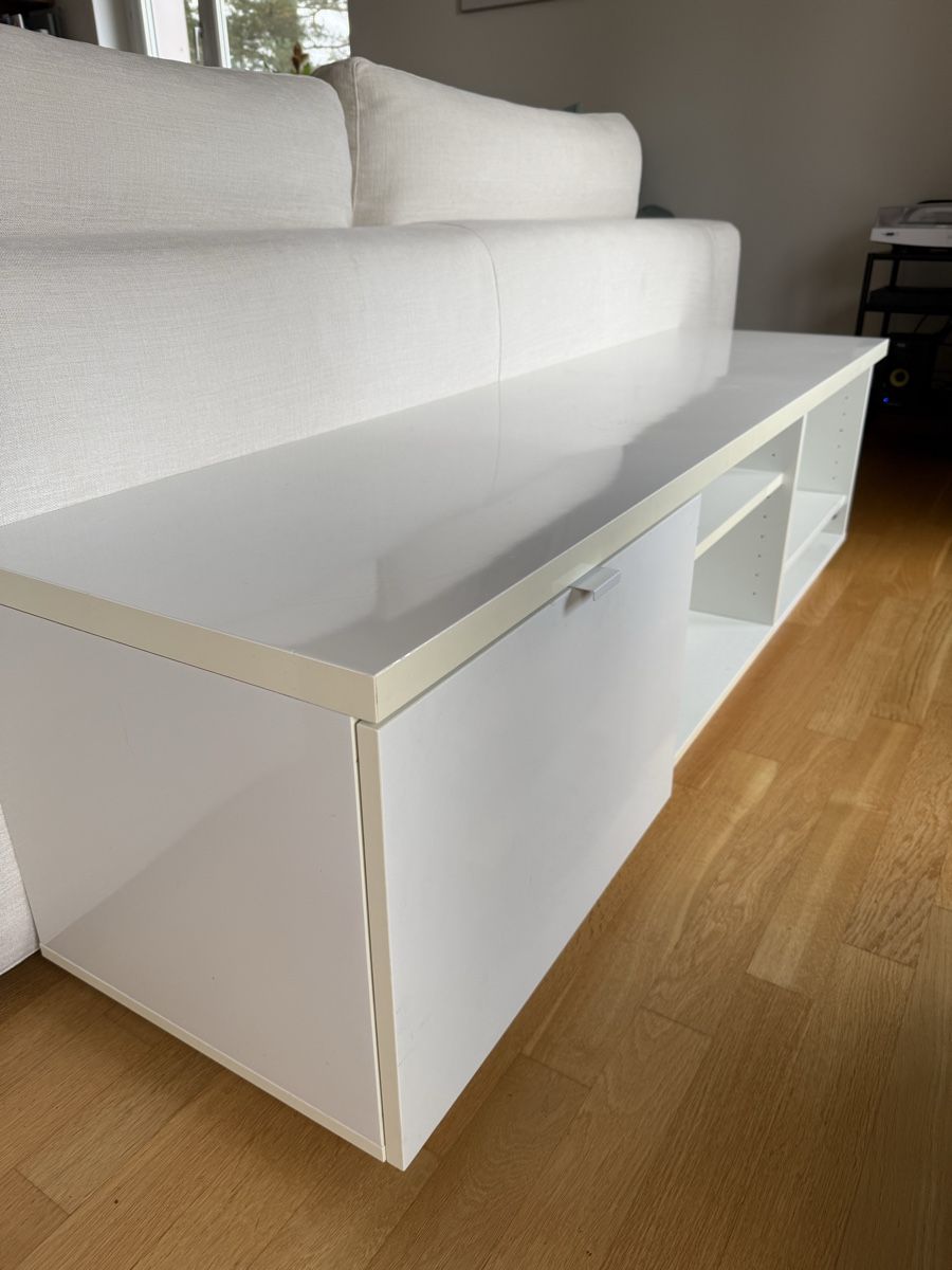 Ikea TV Möbel: Lowboard BYAS Ikea – Gebraucht aus Zollikerberg von mvu_6h9q