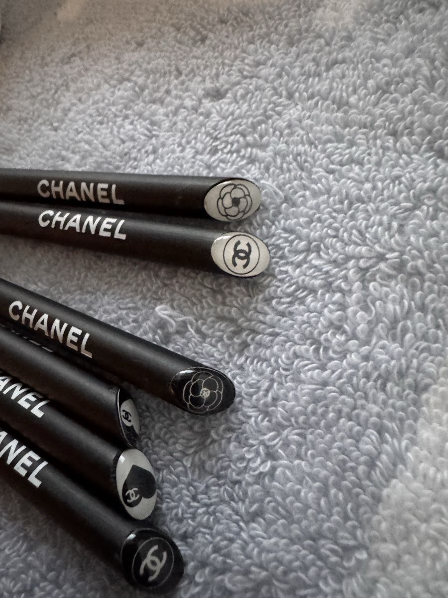 Matite, matite colorate & gessi: Chanel 6 crayons à dessins – Nuovo e nell'imballaggio originale da Genève venduto da Allisgood 1