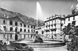 Bellinzona TI Piazza Governo fontana centro storico