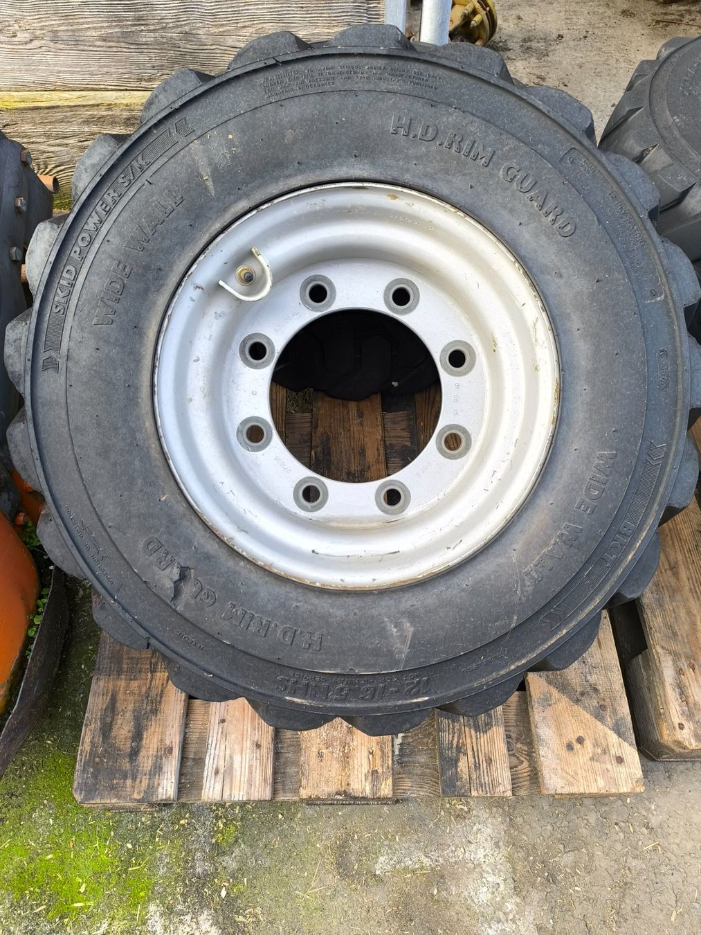 Manitou Caricatori: 4 Kompletträder Manitou 625 – Usato da Cham venduto da uwida 4