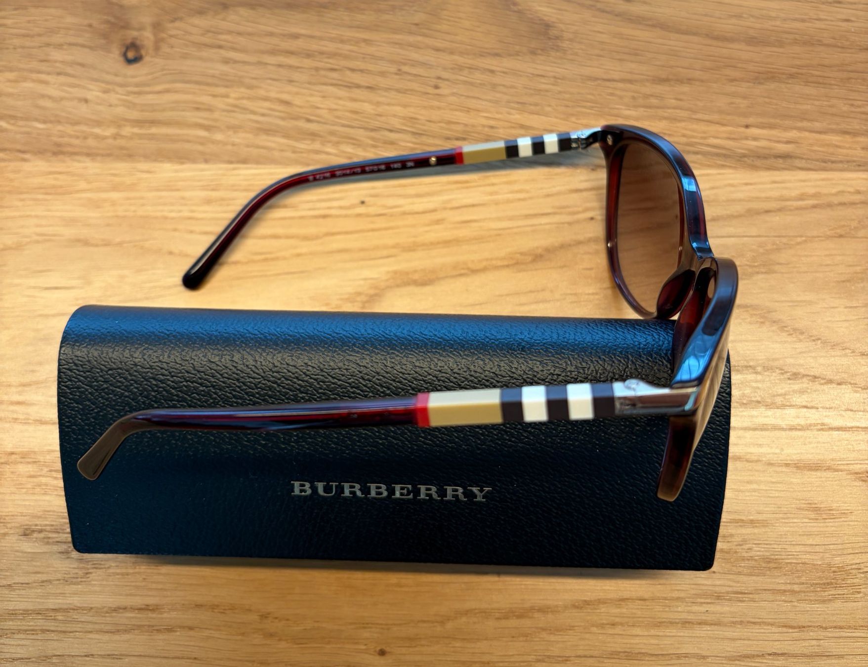 Burberry Occhiali & Lenti: Sonnenbrille Burberry – Usato da Thalwil venduto da Borozwei 1