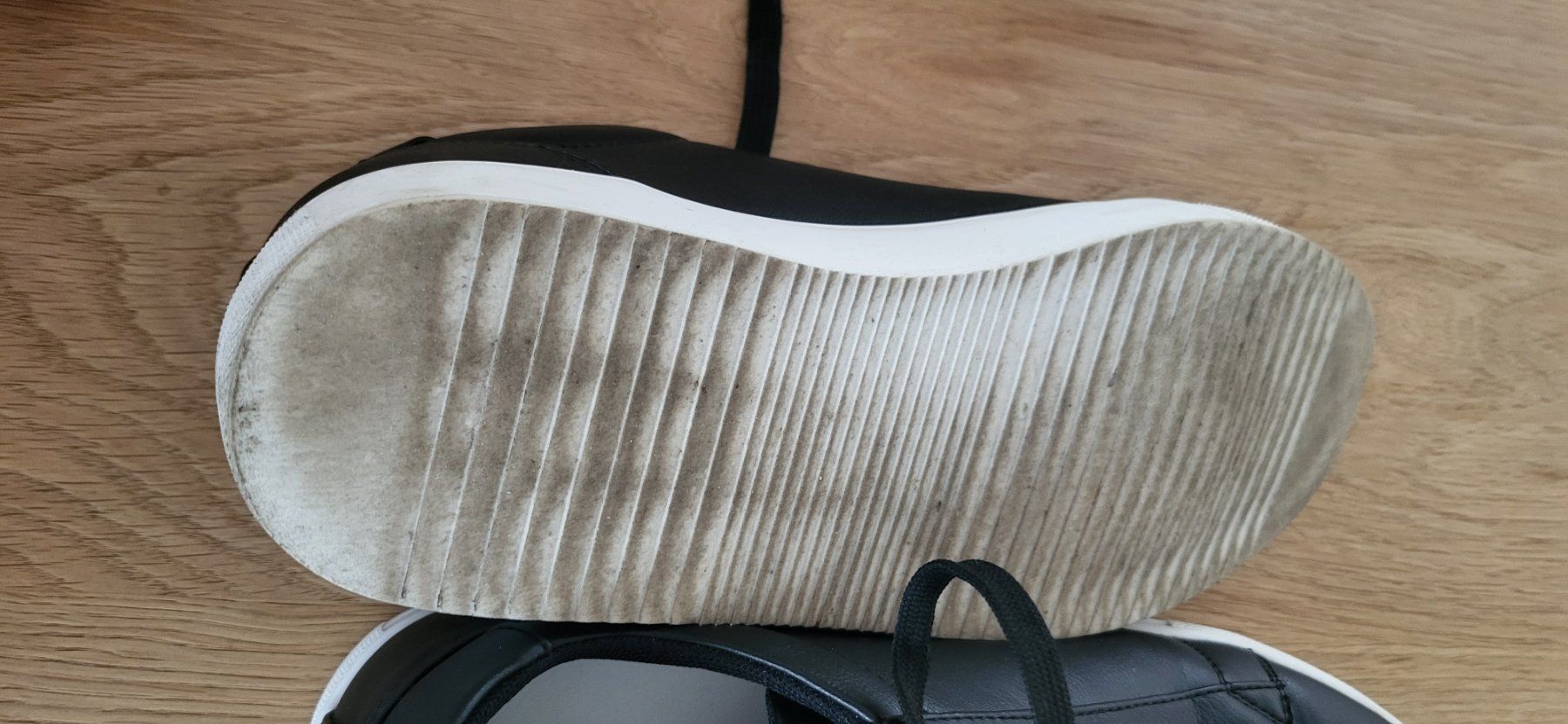 Chaussures hommes: Herren Sneaker schwarz Grösse 43 gebraucht – D'occasion à Volketswil par Kandelaber 2