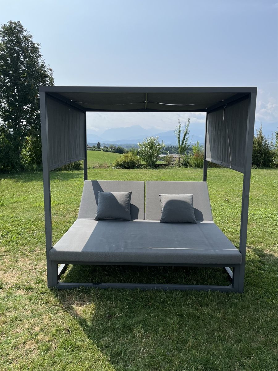 Liegen & Liegestühle: Outdoorbett, anthrazit, super Zustand – Gebraucht aus Hildisrieden von Gwennn