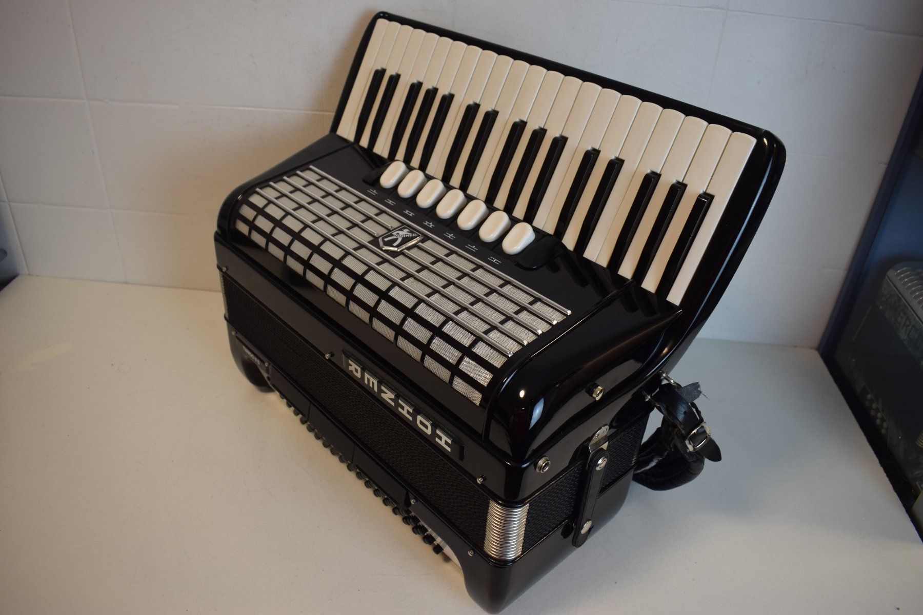 Hohner Musikinstrumente: Akkordeon chromatisch Hohner Tango II S – Gebraucht aus Zürich von baumusik 2