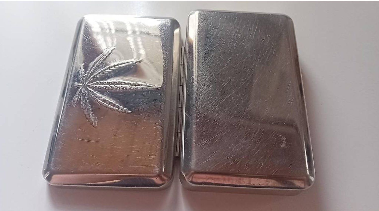 Contenitori & Simili: Metalldose Dose Metall Hanfblatt – Usato da Salez venduto da Robe12 1