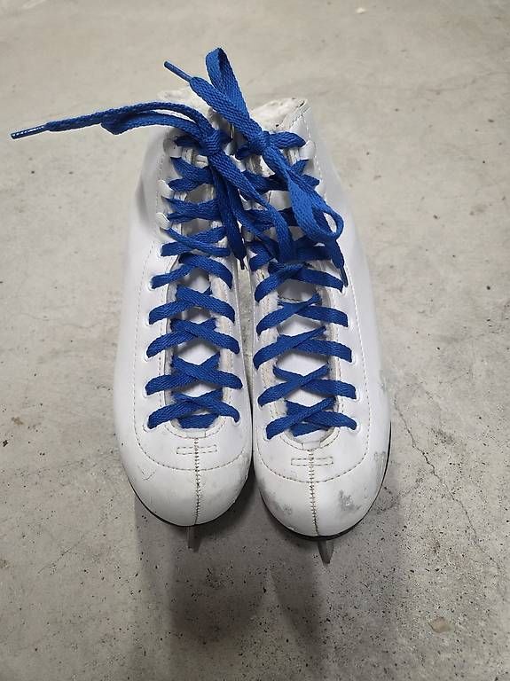 Schlittschuhe: Schlittschuhe Grösse 35 – Gebraucht aus Rieden SG von Yogu