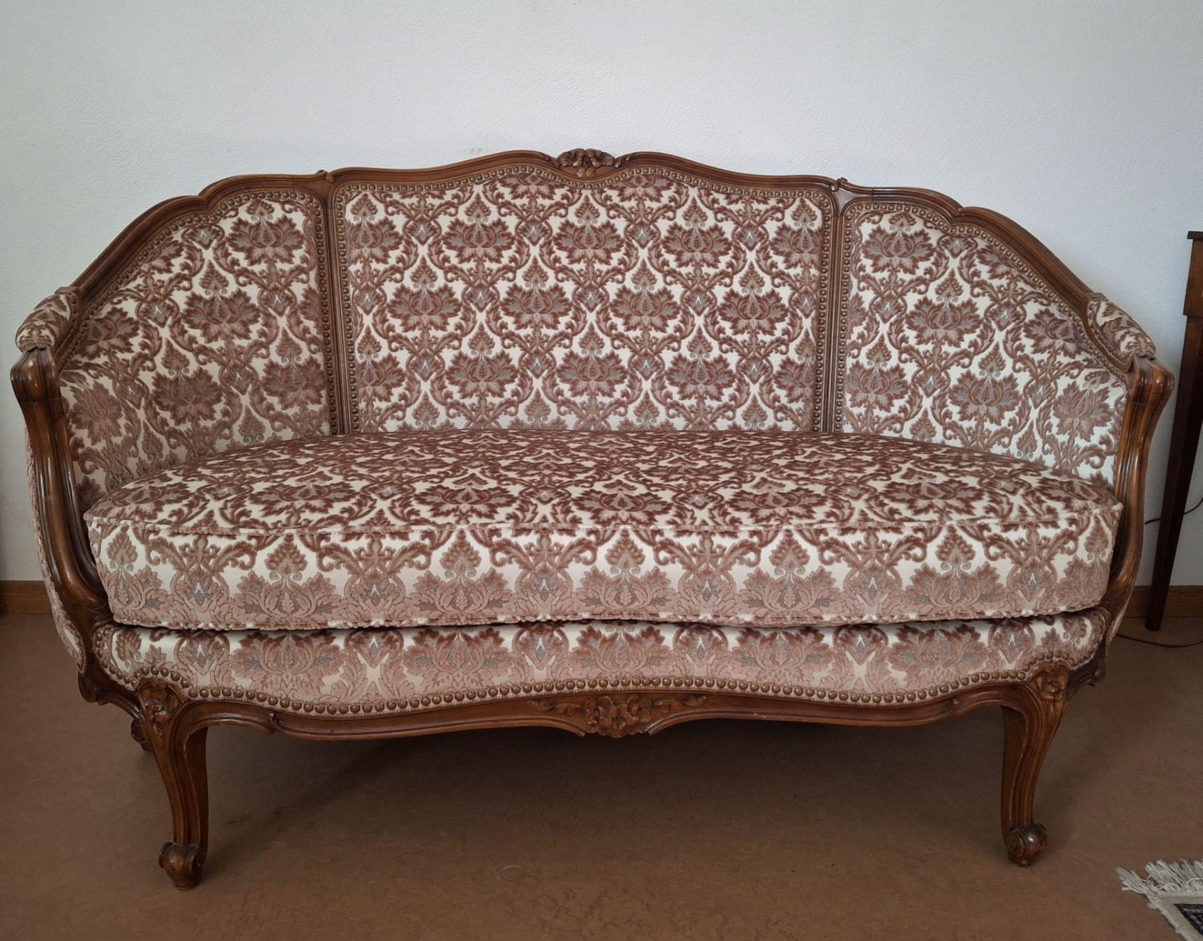 Sofas: Antikes restauriertes Sofa mit Hocker – Neu (gemäss Beschreibung) aus Untervaz von Maharas