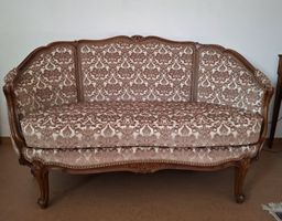 Antikes restauriertes Sofa mit Hocker