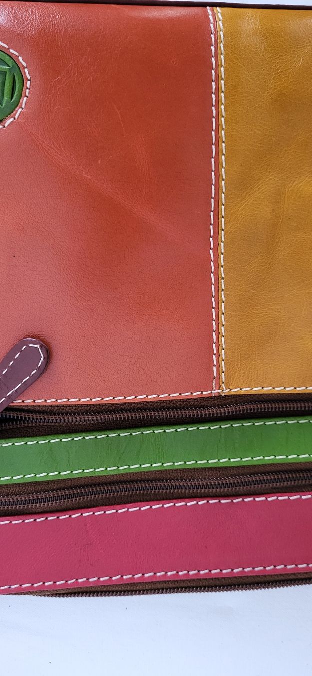 Taschen für Damen: Farbige Handtasche – Gebraucht aus Spiez von Lotta2 5
