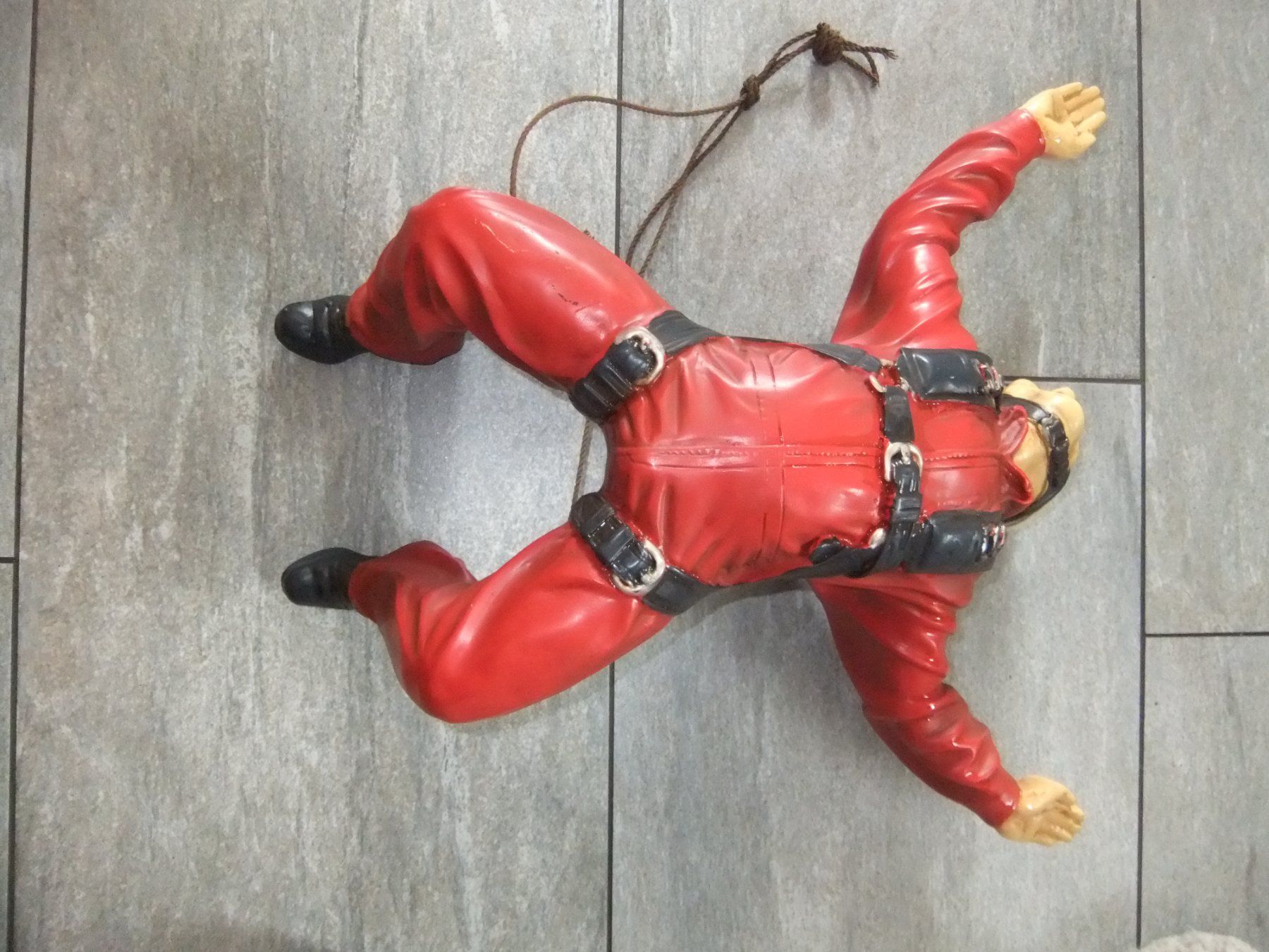 Sculture & Statue: Skulptur Figur Fallschirmspringer  von Jun Asilo, Handbemalt – Usato da St. Niklaus VS venduto da wunschlos54 2