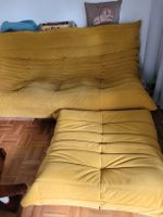 Togo Sofa von Ligne Roset Alcantara 3 Sitzer mit Hocker.