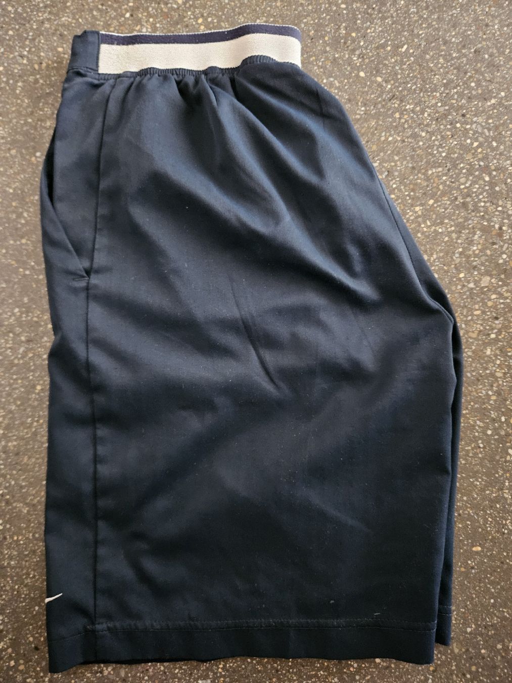 Nike Pantaloni: Nike kurze Hose Grösse S dunkelblau – Nuovo (secondo la descrizione) da Anwil venduto da tamoos 3