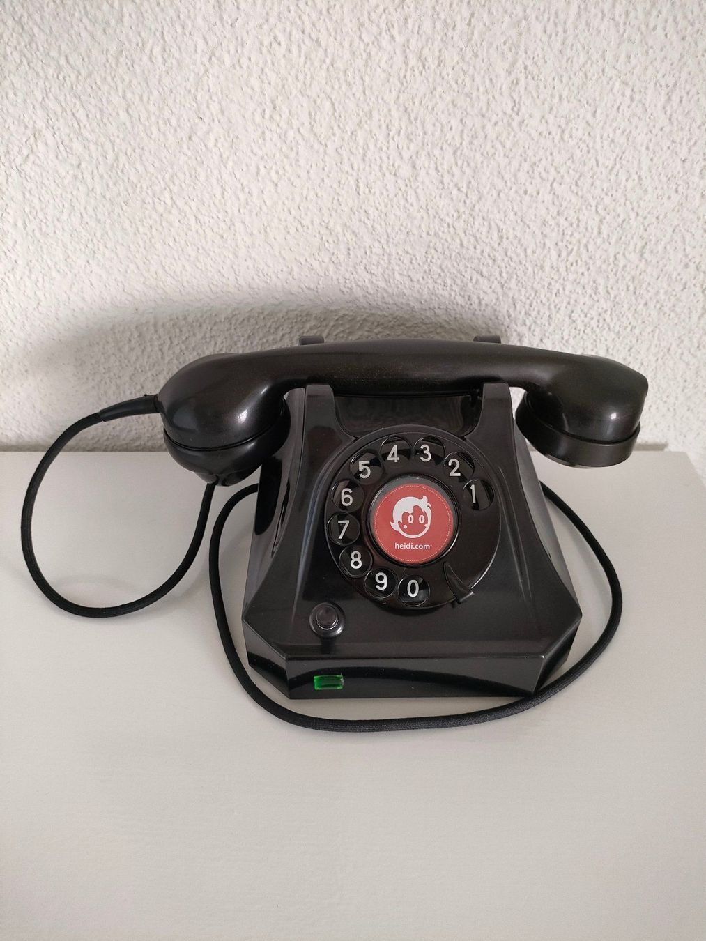 Telefoni: Dekoratives Schweizer Telefon mit Erd-Taste schwarz – Usato da Dietikon venduto da Branquinha1981 1