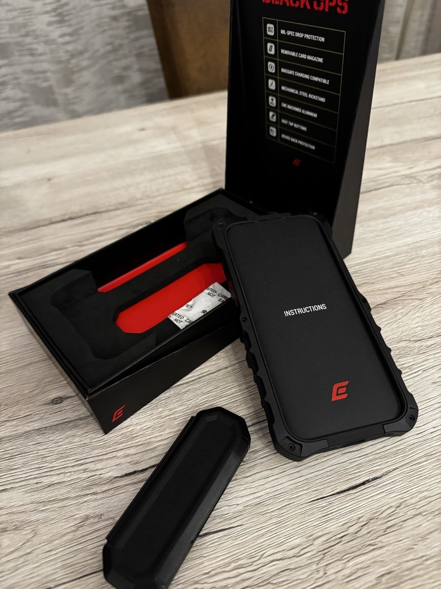 Cover & Protezioni schermo: Coque iPhone 14 /15 Pro Element Case Black Ops Neuf – Nuovo e nell'imballaggio originale da La Chaux de fonds venduto da car_f9yg 5