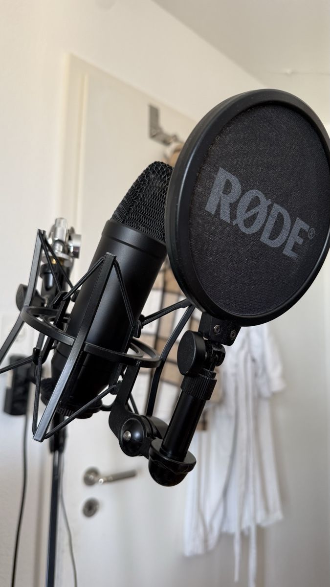 Røde Mikrofone: RØDE NT1 Mikrofon inkl. Arm, Popfilter & Spinne – Neu (gemäss Beschreibung) aus Solothurn von MariMoon17