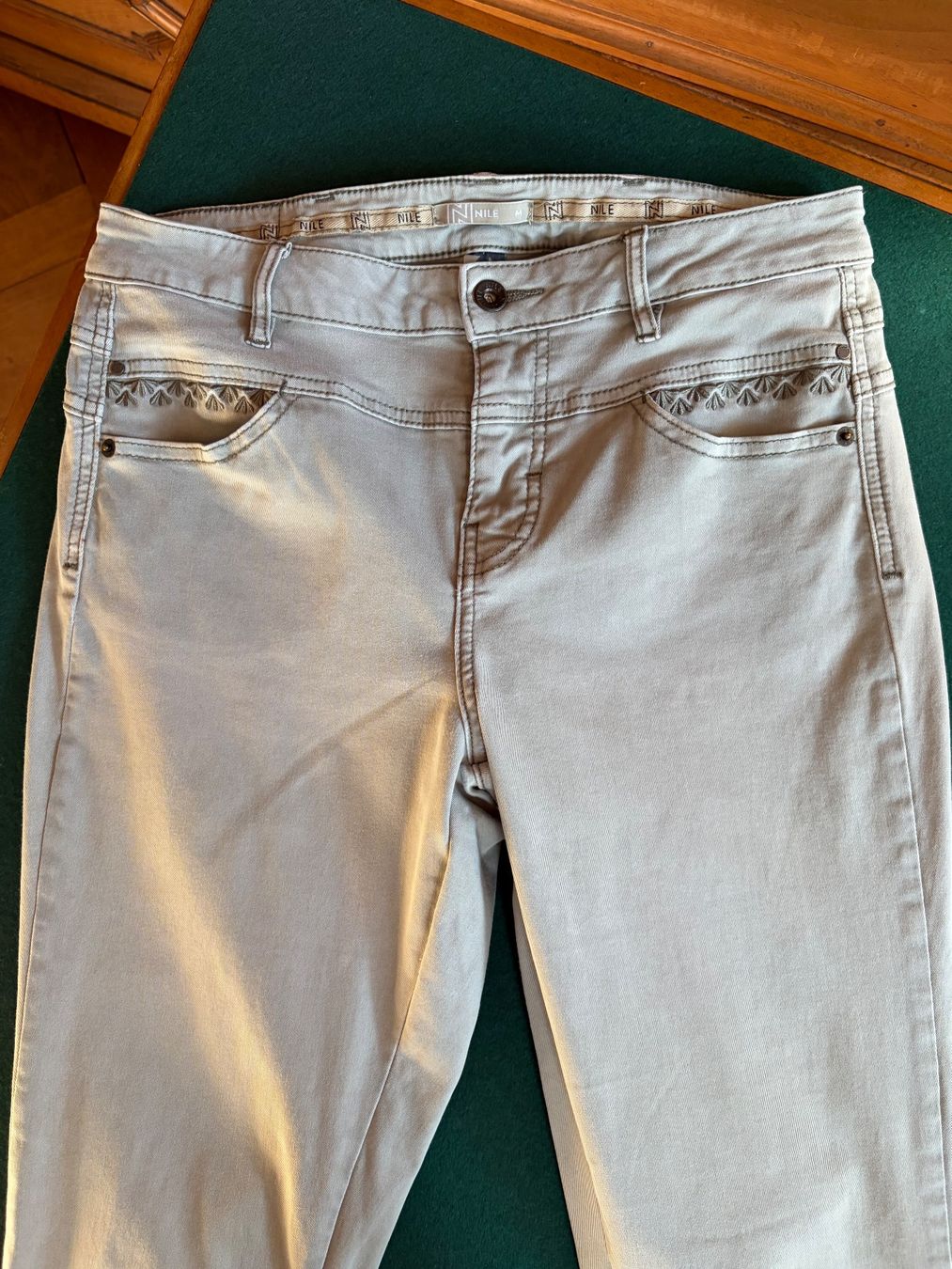 Nile Jeans: NILE Jeans  Größe M  Farbe: Hellstahl / Hellgrau – Gebraucht aus Interlaken von Bona55 4