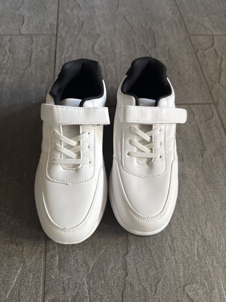 Chaussures hommes: Neue Sneakers Gr. 35 – Neuf (Voir description) à Frauenkappelen par leola1973