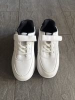 Neue Sneakers Gr. 35