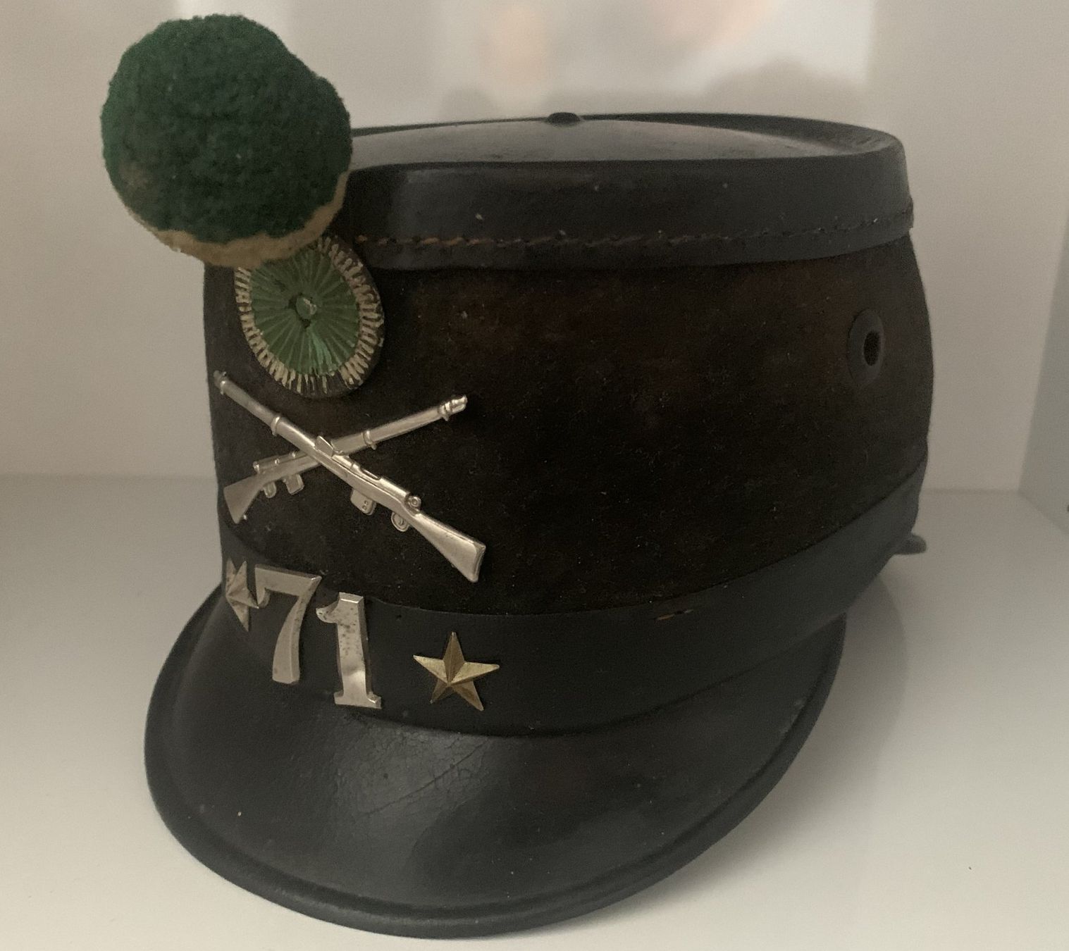Uniformi: Antiker Infanterie Tschako Schweizer Armee – Usato da Ebnat-Kappel venduto da pourlemerite