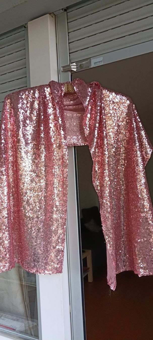 Foulard & Sciarpe: Sparkling Pink Sequin Scarf - for Parties, Dance Classes  – Nuovo (secondo la descrizione) da Zürich venduto da cat_9cvz