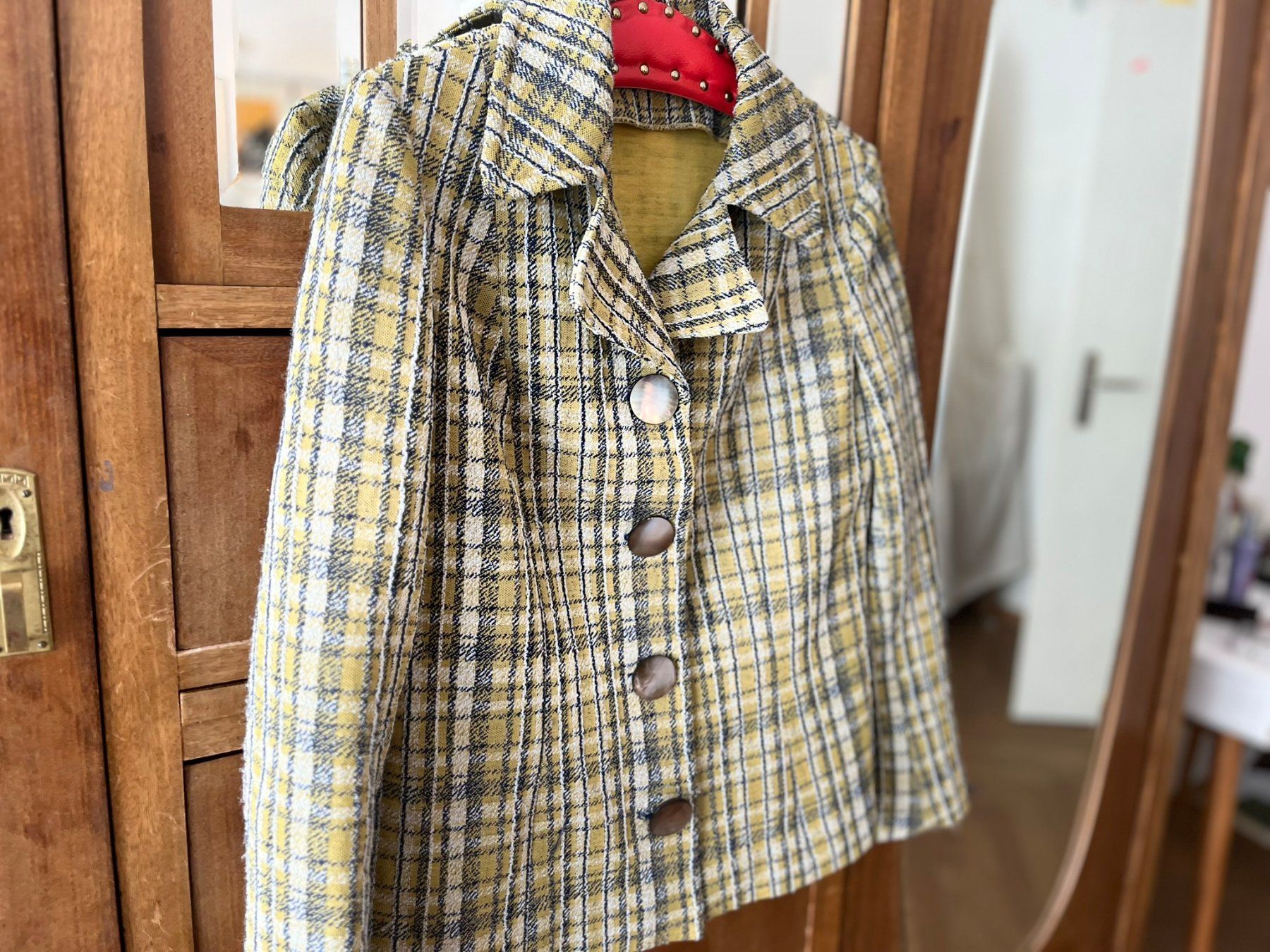 Giacche: Karierte Vintage-Jacke mit Perlmutterknöpfen, ca. Gr. 38 – Usato da Wädenswil venduto da Aniares2 5