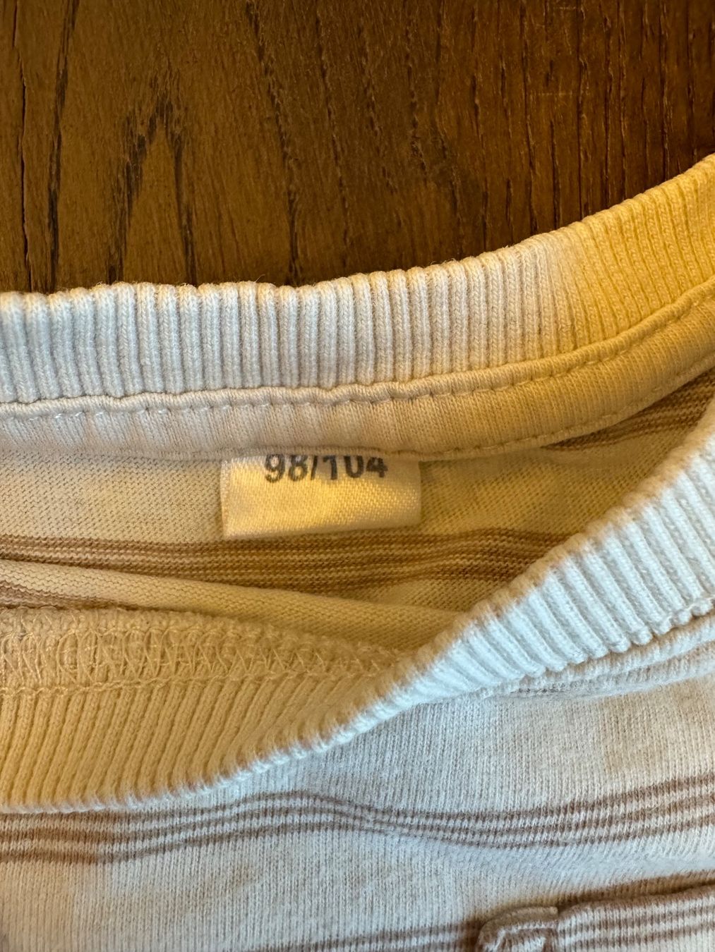 Hemden, T-Shirts & Polos: T-Shirt gestreift Gr. 98/104 – Gebraucht aus Esslingen von DrBootje 1